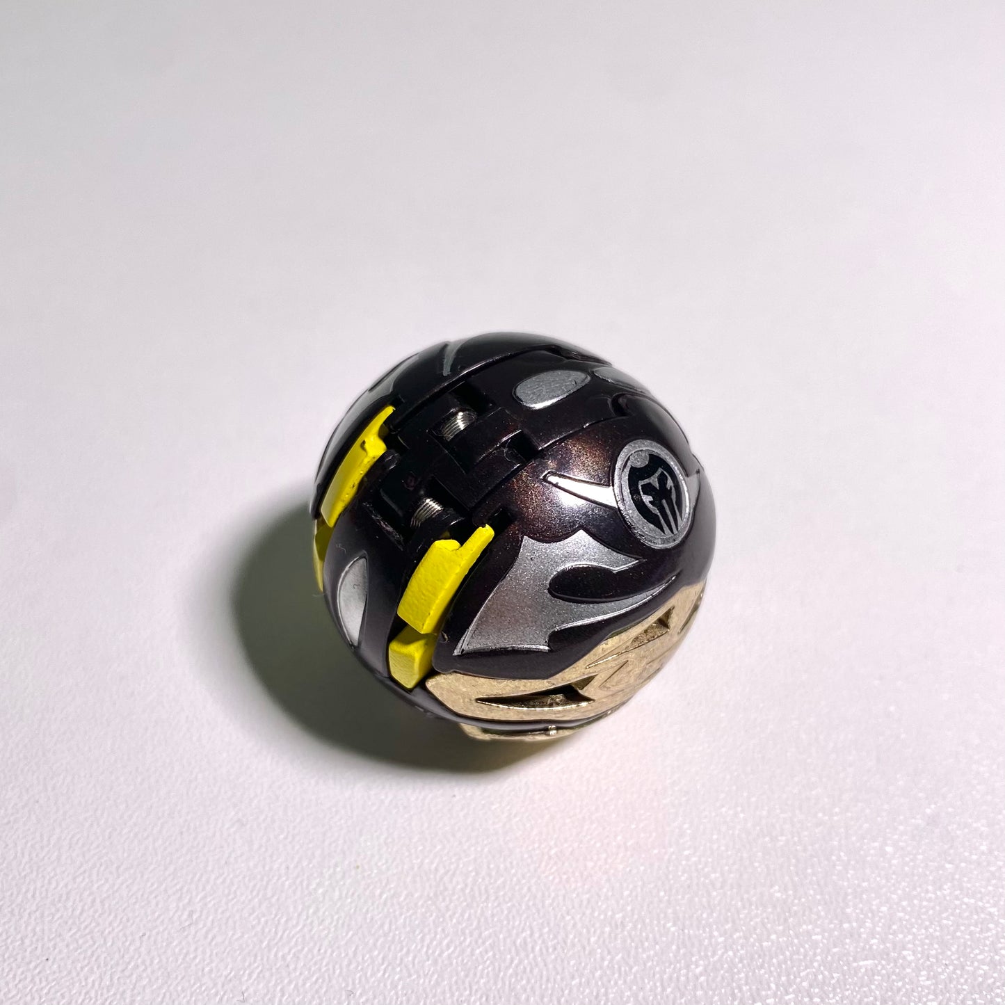 Bakugan Death Munikis (Loose / Gold Metal Cross / No Card)