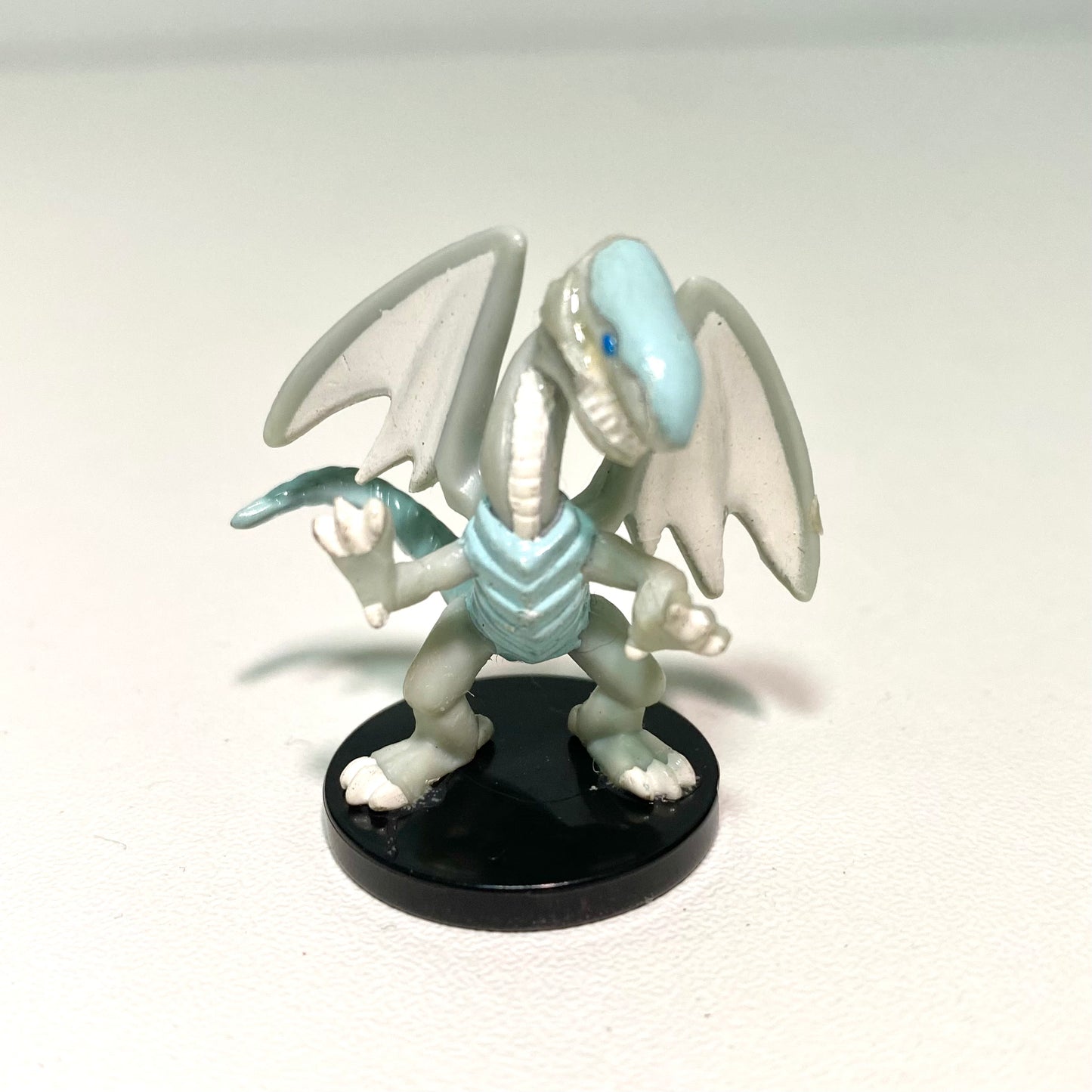 Yu-Gi-Oh! Dungeon Dice Monsters Blue-Eyes White Dragon Figure with Base – Rare Vintage Item